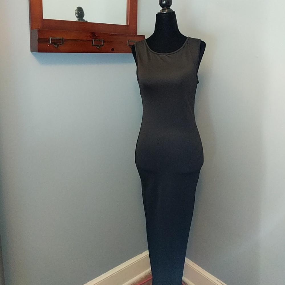 Classy backless black dress - Picture 3 of 5